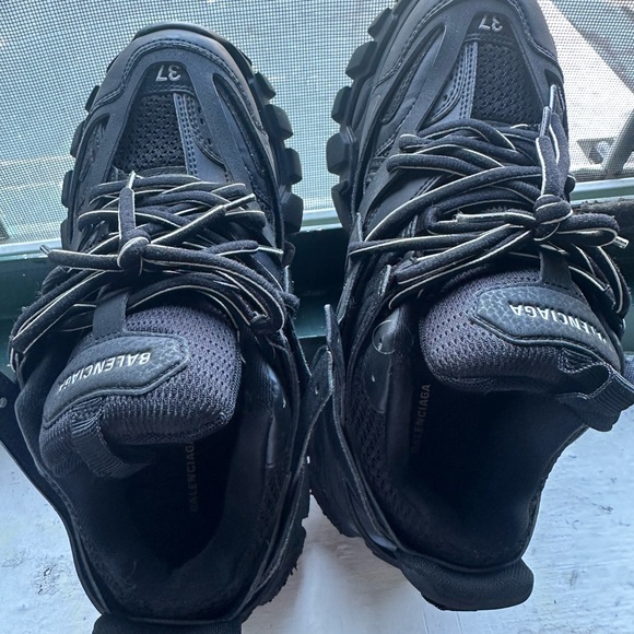 Sneakers - Picture 3 of 4